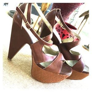 Super cute platform heels.  Jessica Simpson